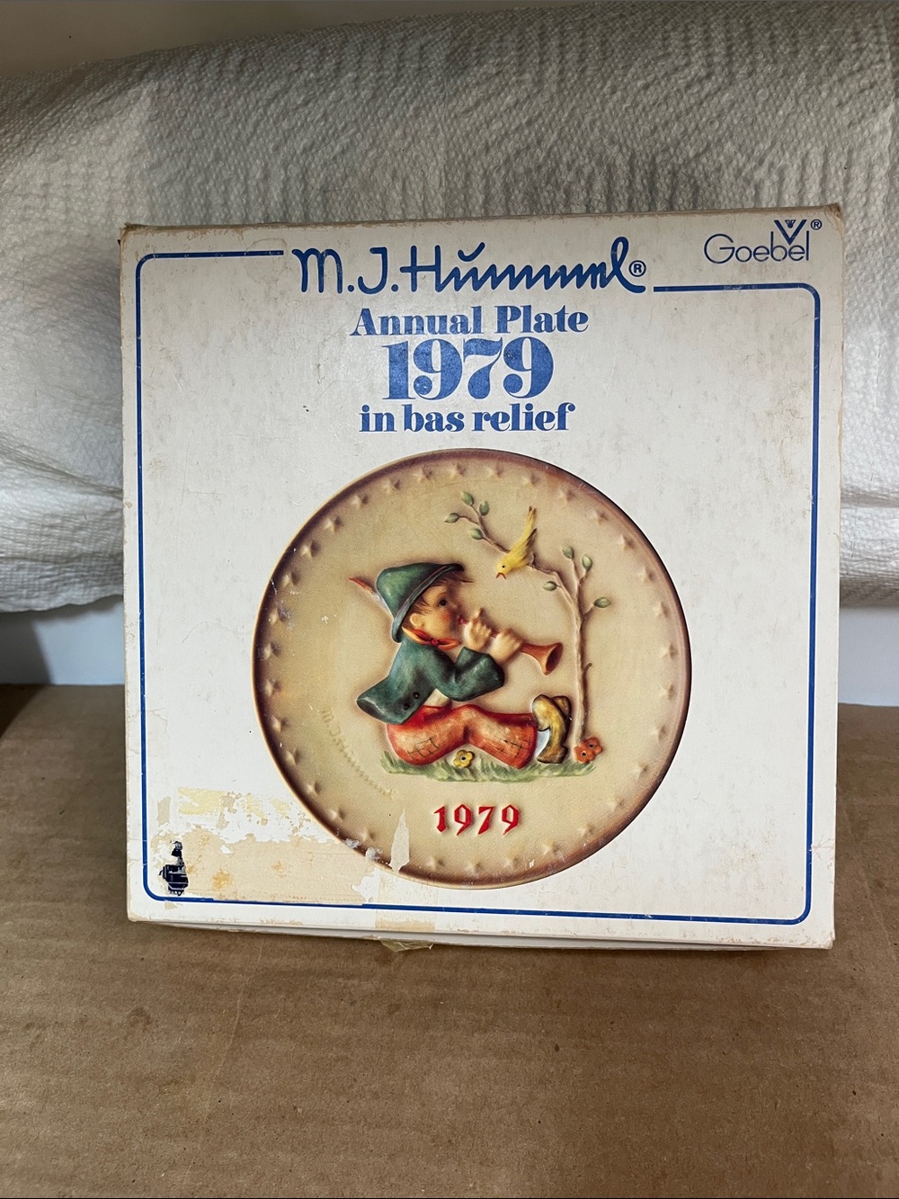 Hummel Goebel Decorative Collector Plate in Cream and Red